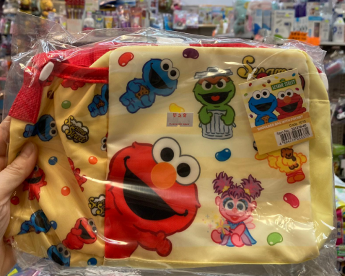 芝麻街 SESAME STREET 小童斜揹袋連水樽格 側揹袋 小食袋 小息袋 約 25.00 × 8.00 × 17.50 cm#221310🌟落單前請先PM 9340 4637 查詢存貨量🙏🏻🥰🥰